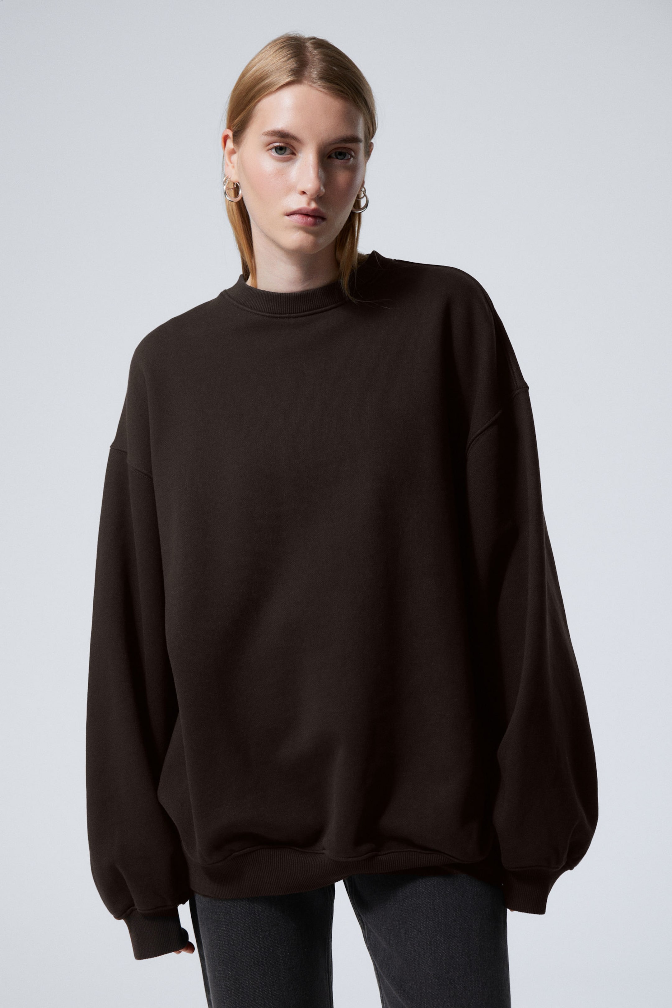 Dark Brown - Long-Sleeved Oversized Sweatshirt - 0