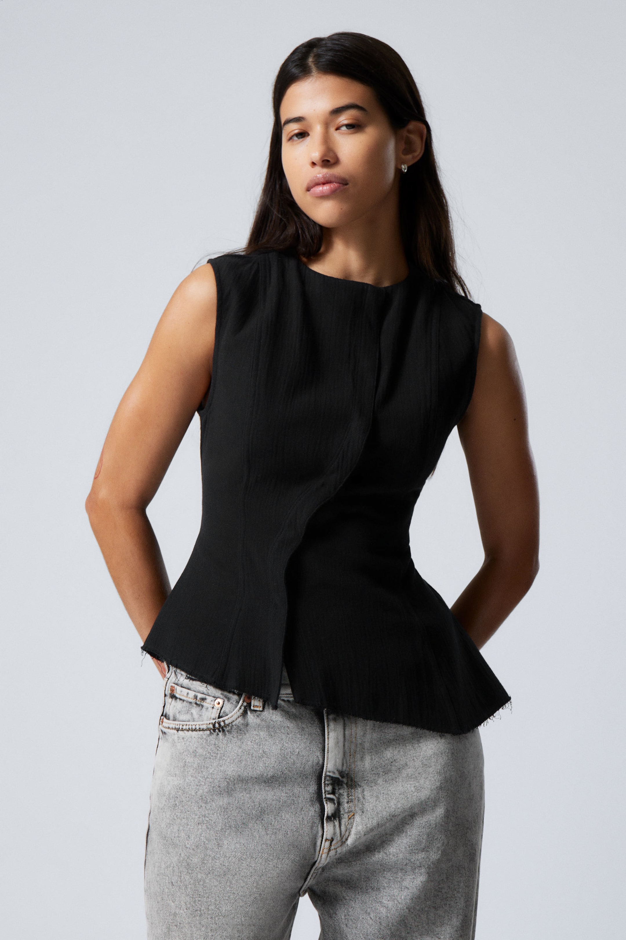 Svart - Ärmlös asymmetrisk peplum topp - 0