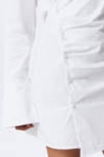 Weiß - Langärmliges asymmetrisches Mini-Hemdkleid - 1