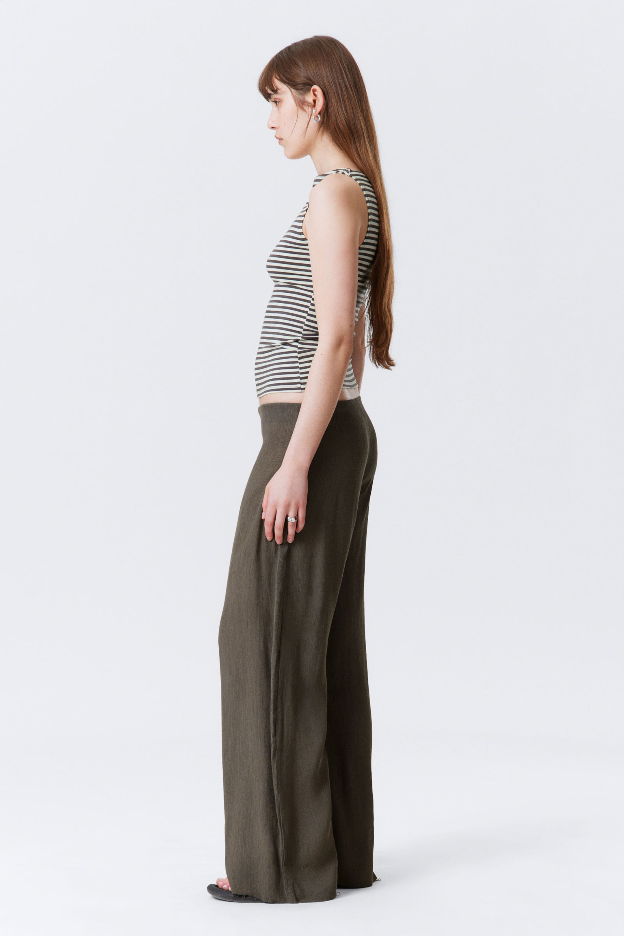 Dark Brown - Crinkled Low-Rise Wide-Leg Trousers - 2