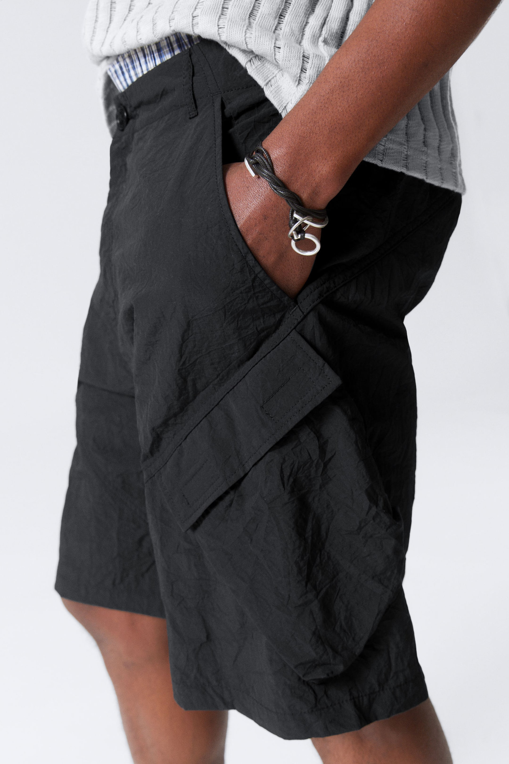 Black - Tilted Relaxed Cargo Shorts - 2