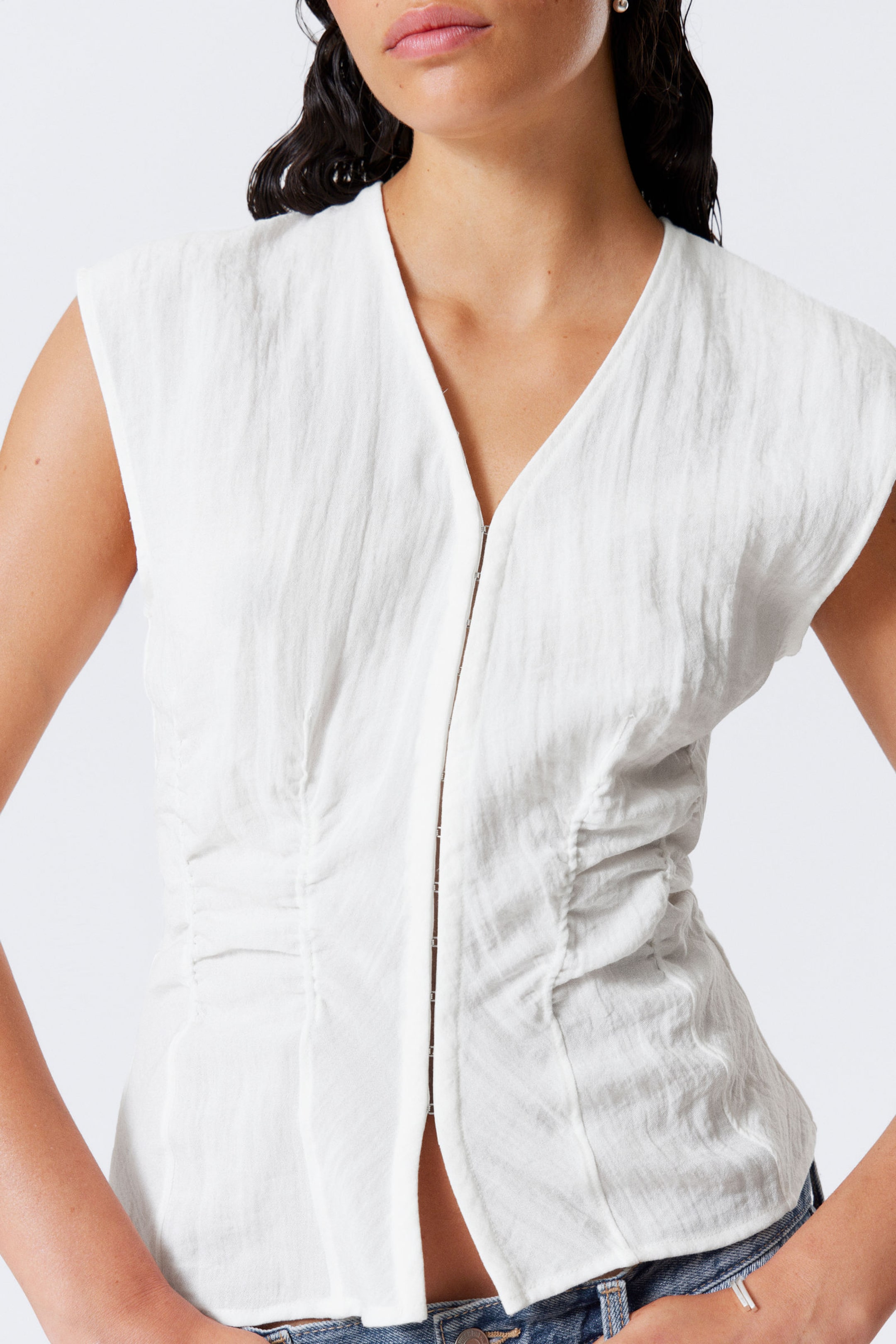 Wit - Mouwloze top met kreukeffect - 2
