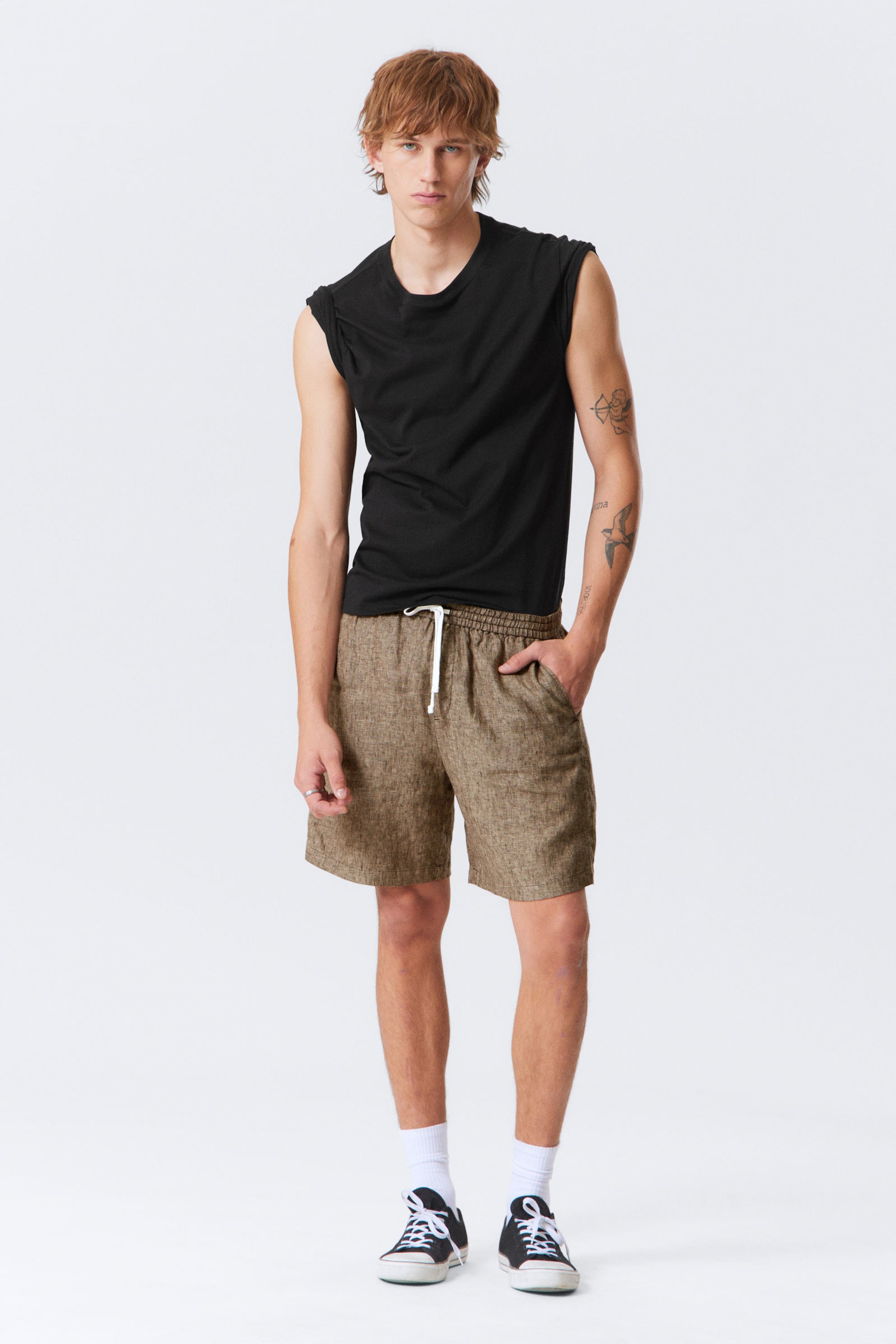 #443F3B - Locker geschnittene Leinenshorts mit Kordelzug - 1