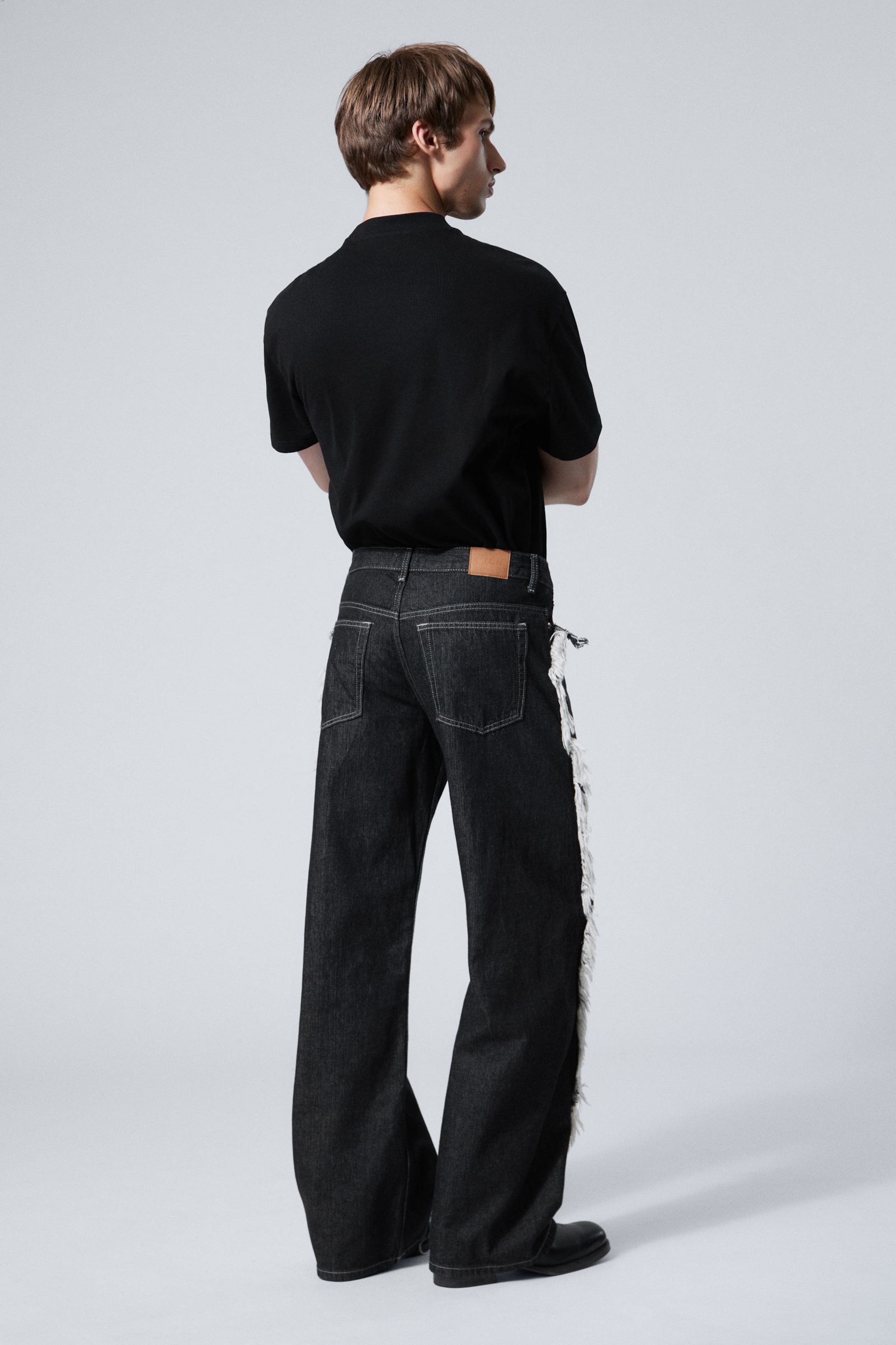 Black Rinse - Twist Relaxed Frayed Jeans - 6