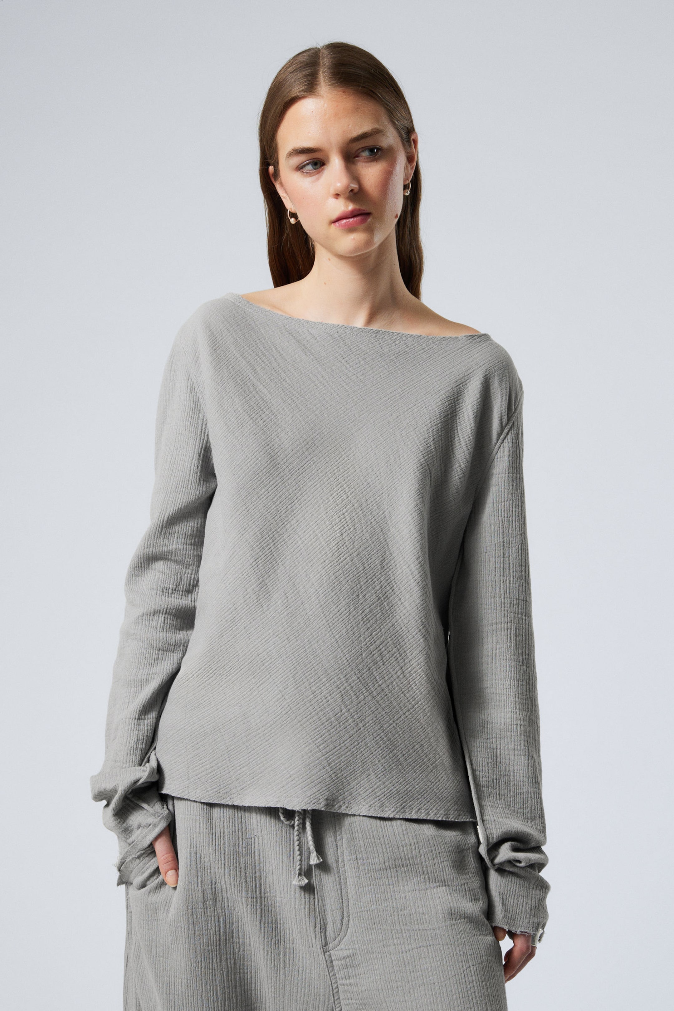 #949597 - Longsleeve mit U-Boot-Ausschnitt und rohen Säumen - 2