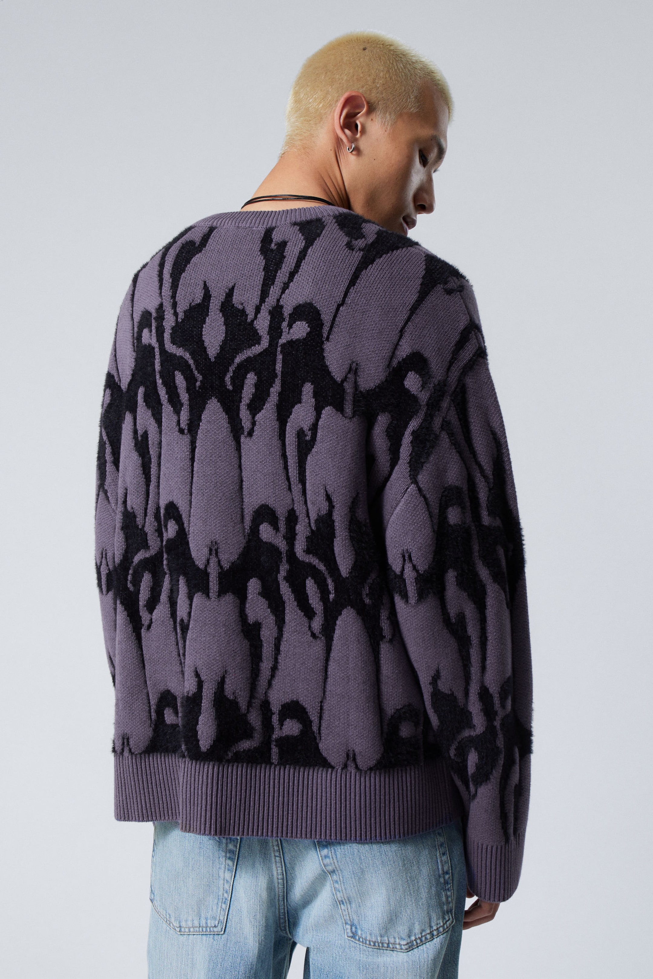 Dunkellila - Graphic-Strickpullover in Oversized-Passform - 3