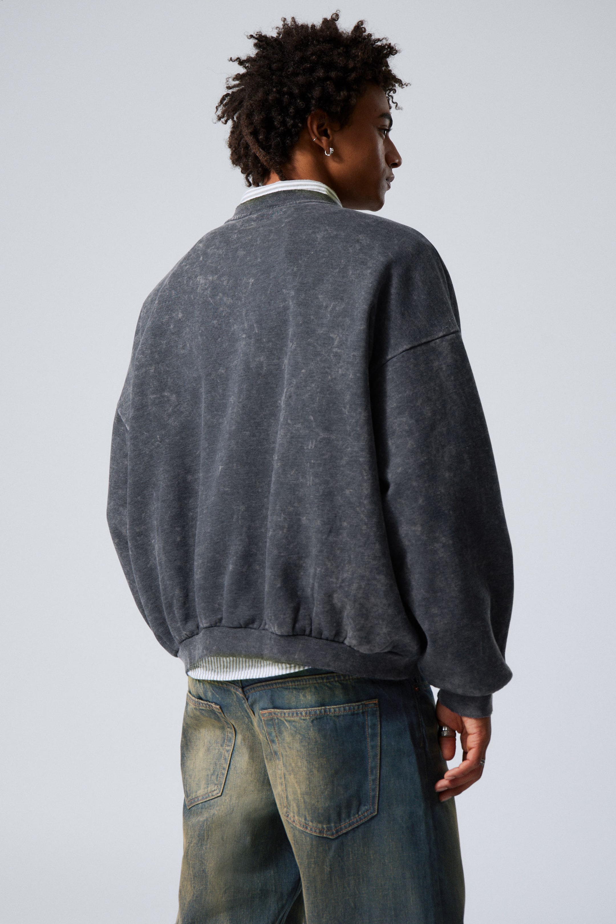 Washed Dark Blue - Long-Sleeved Oversized Slouchy Sweatshirt - 3