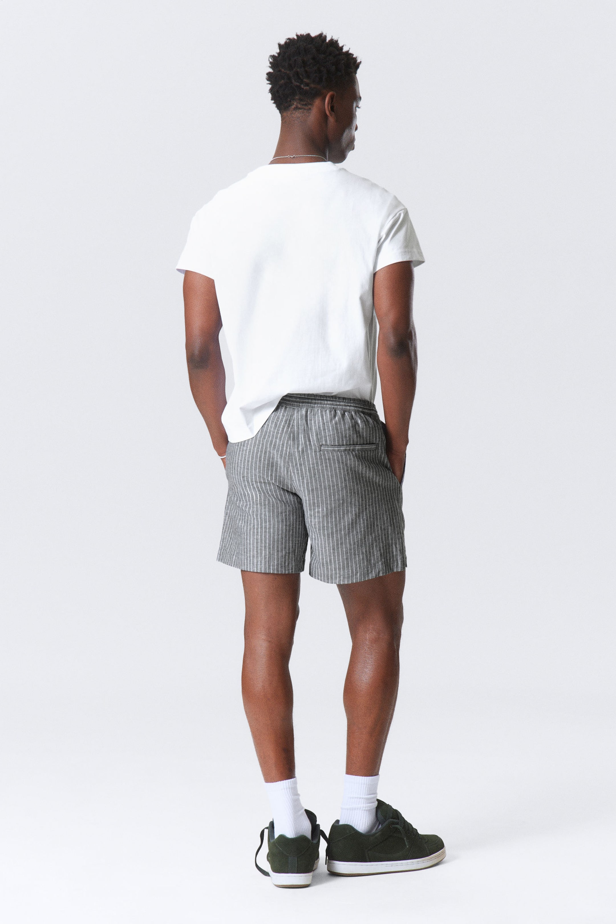 Schwarz gestreift - Gestreifte Shorts aus Leinenmischung - 3