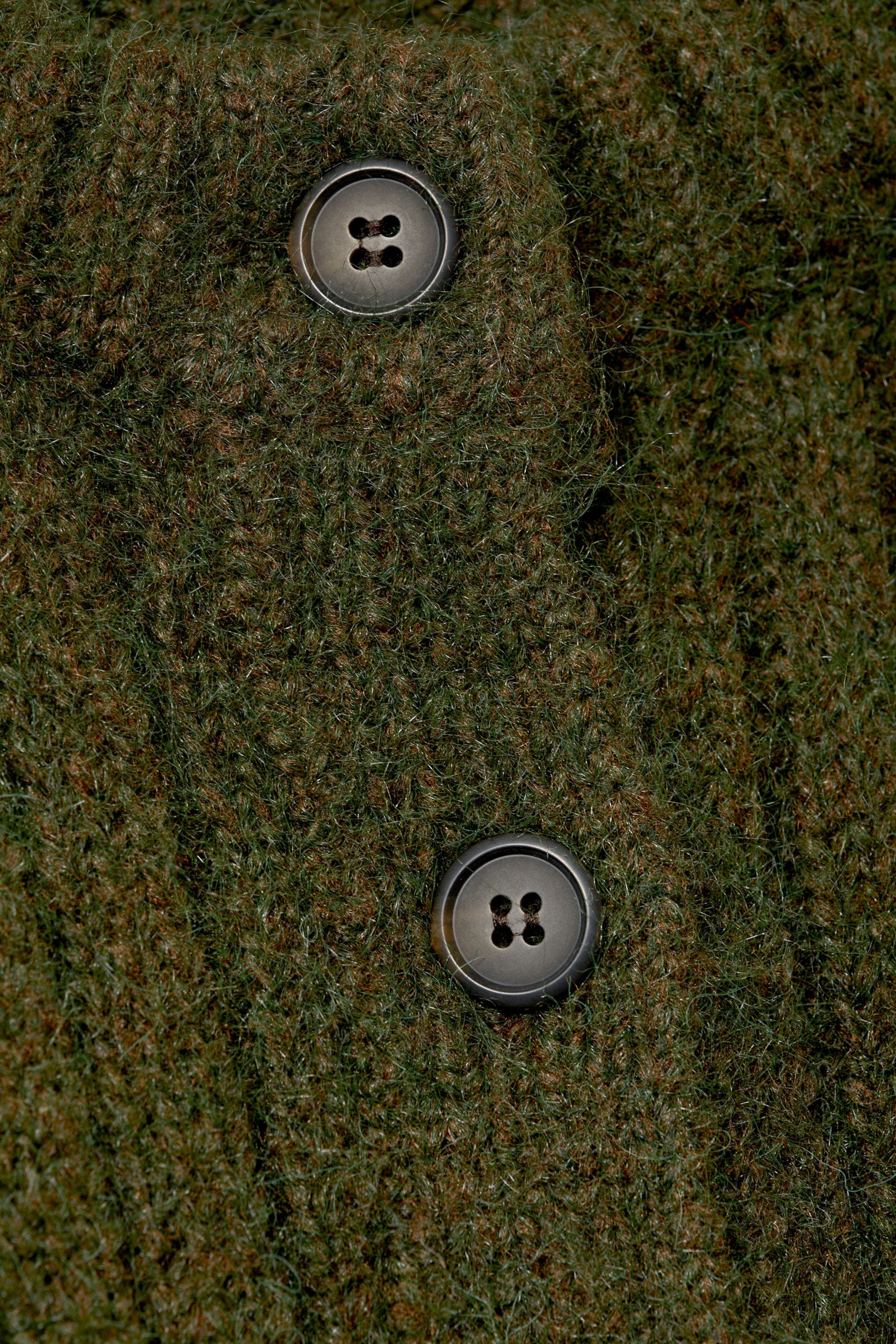 Dunkles Khakigrün - Strickjacke mit entspannter Passform - 4