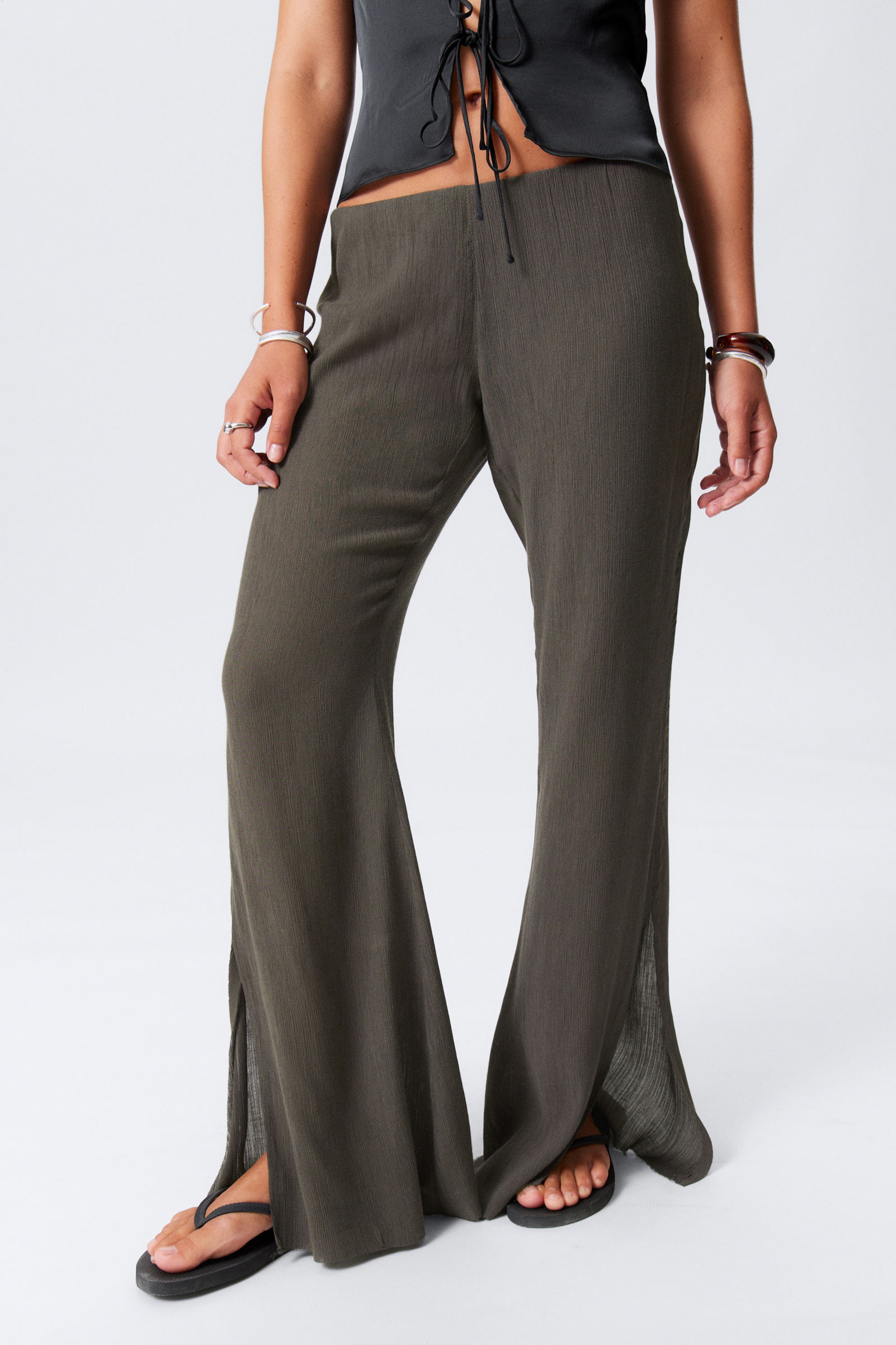 #383938 - Low Rise Flared Crinkled Trousers - 2