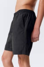 Schwarz kariert - Badeshorts aus kariertem Nylon - 2