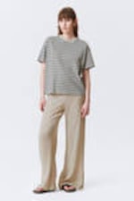 Grau gestreift - Relaxtes Boxy-T-Shirt aus Baumwolle - 1