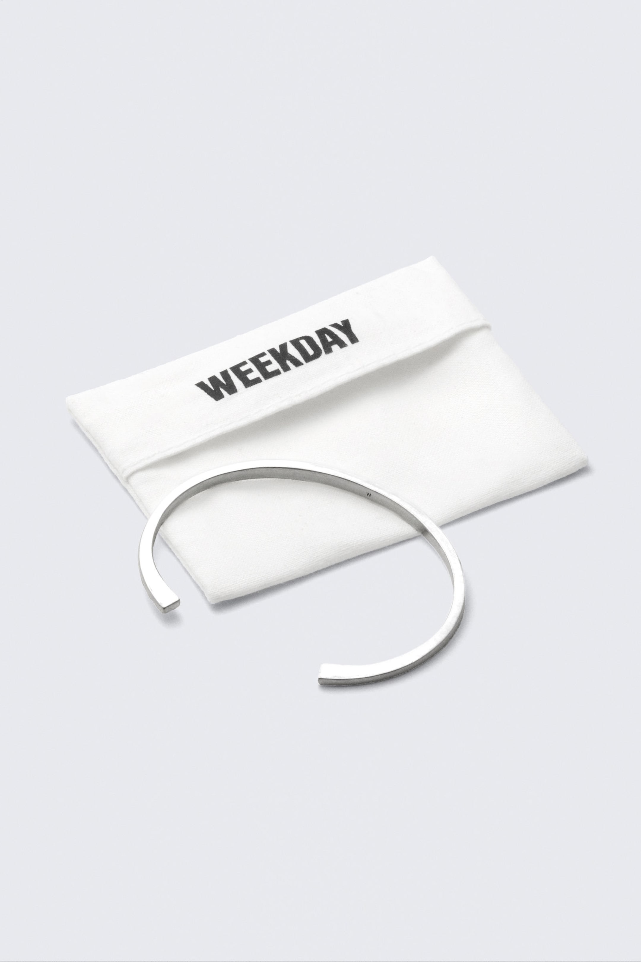 #DFDEDE - Armband med öppen design i silverfärg - 1