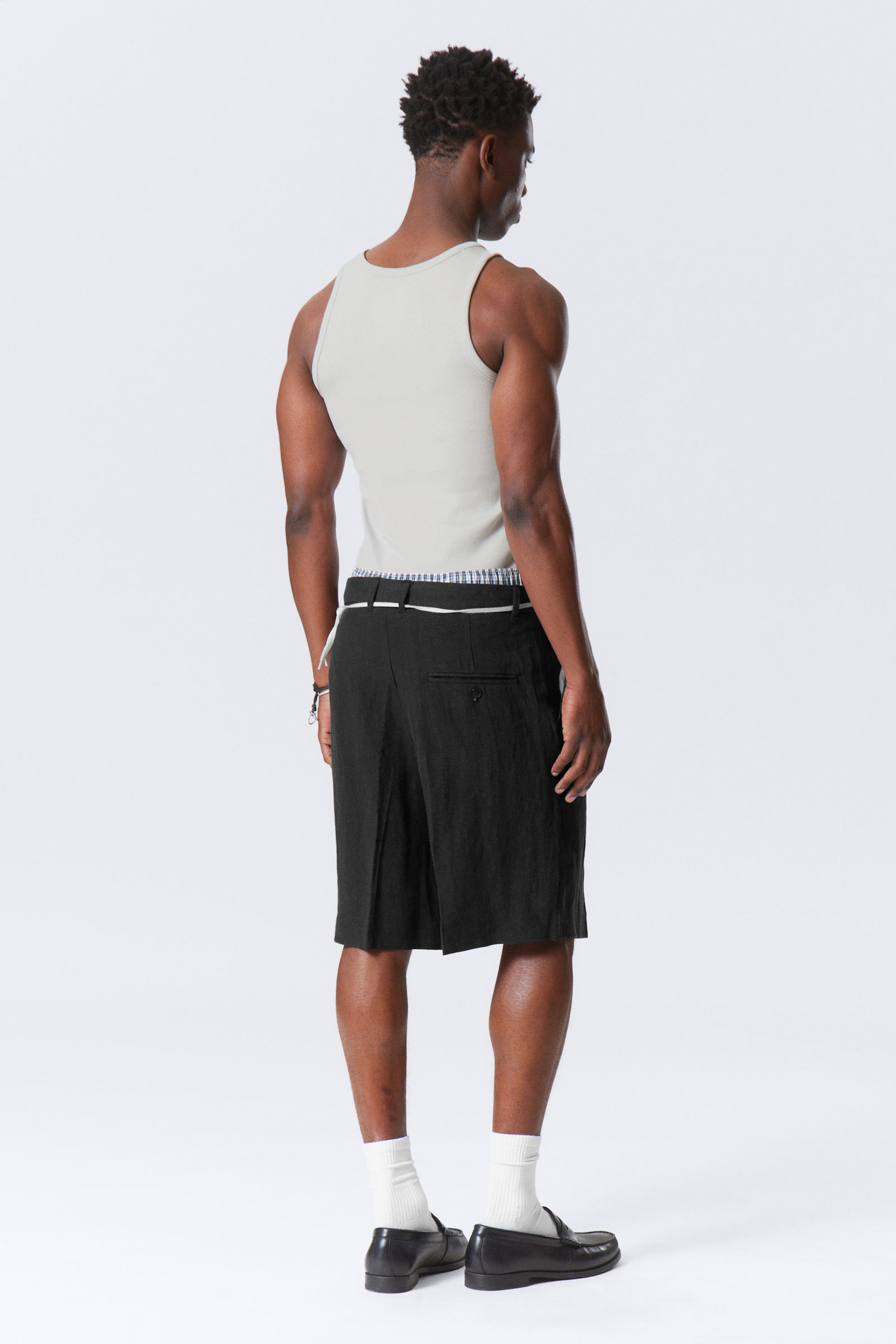 Schwarz - Lockere Anzugshorts aus Leinen - 2
