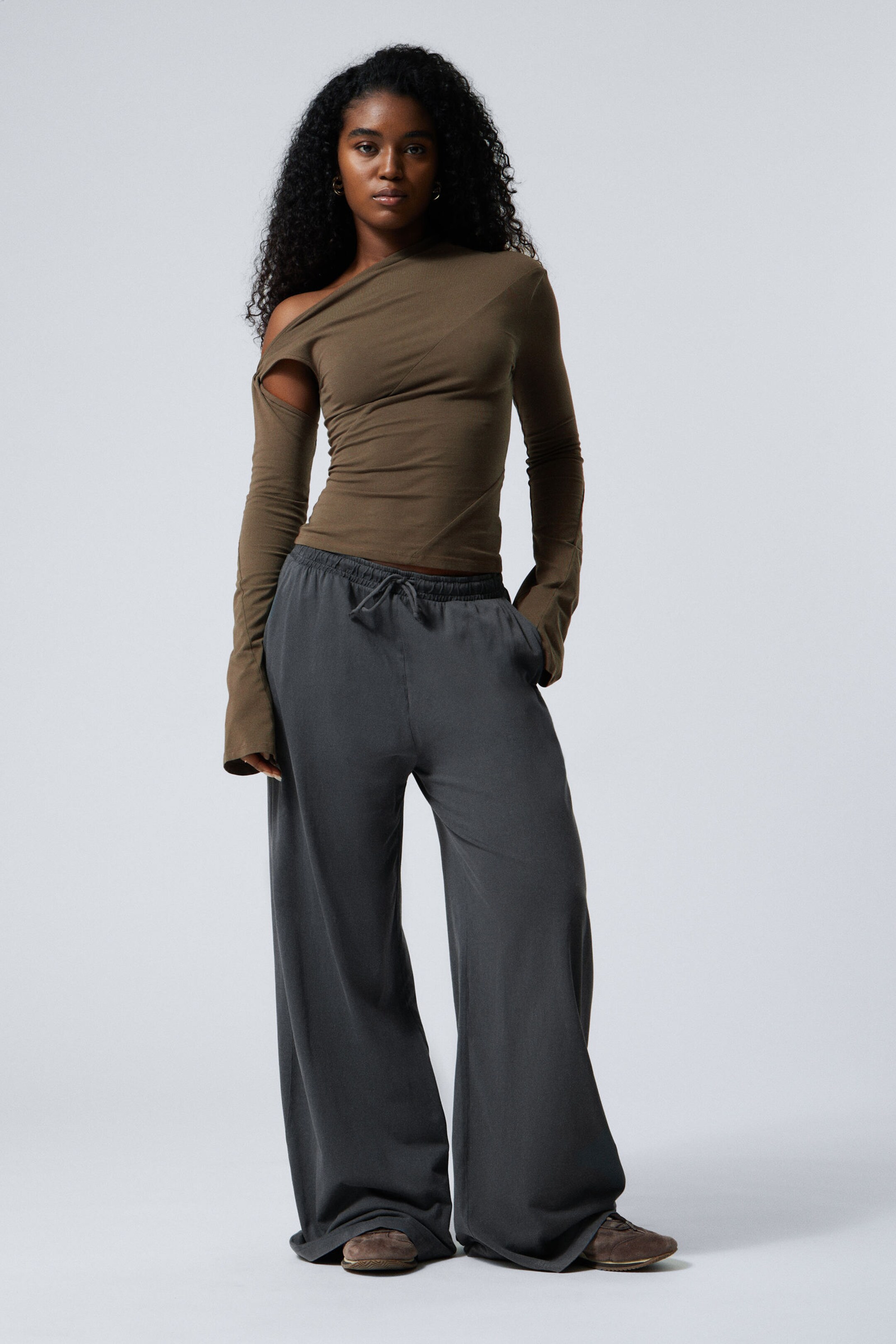 low waist wide suiting trousers - Black | Weekday EU