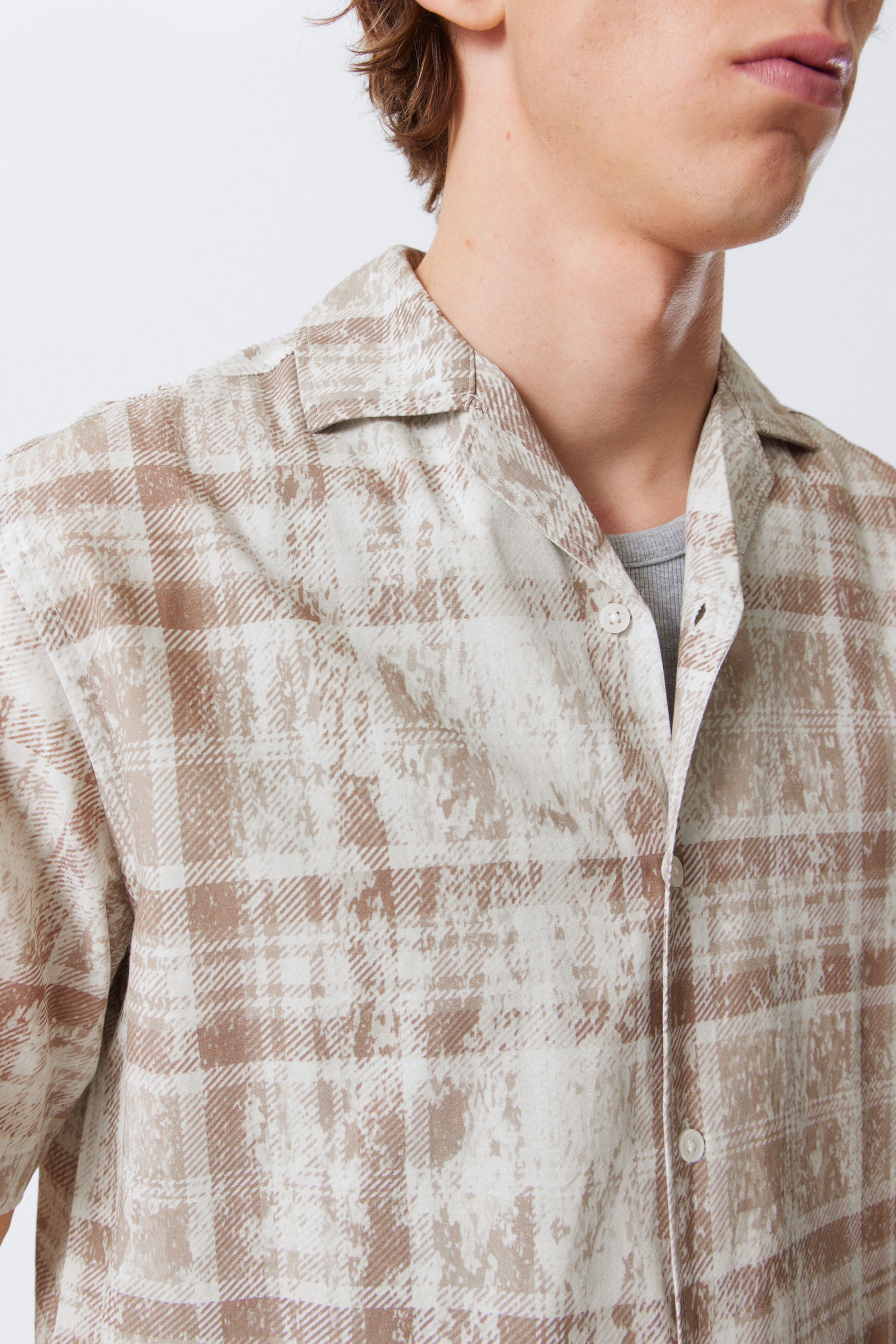 Distressed Checked Beige - Relaxed Graphic Short-Sleeved Resort Shirt - 2