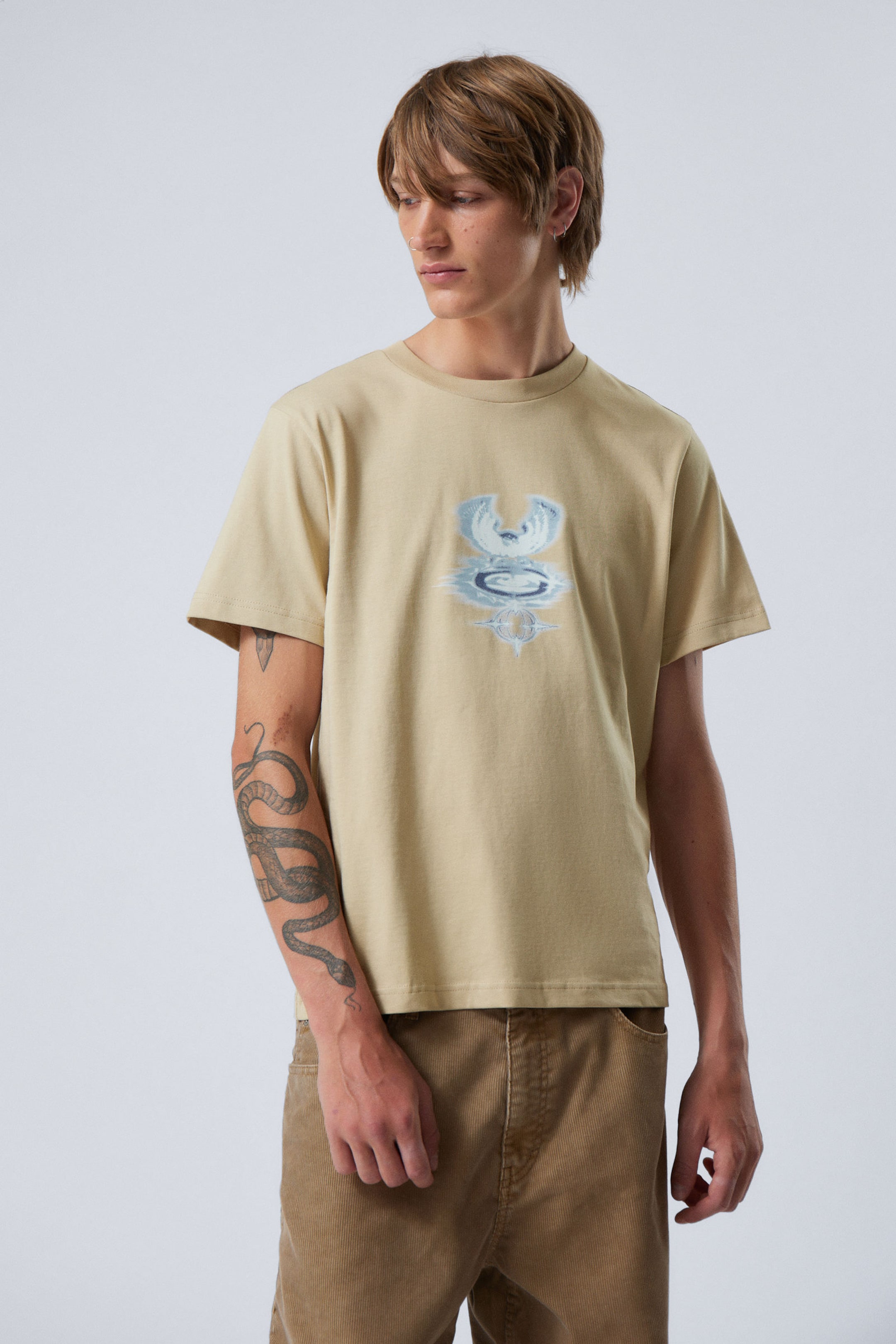 Beige - Kastiges T-Shirt mit Grafikprint - 0