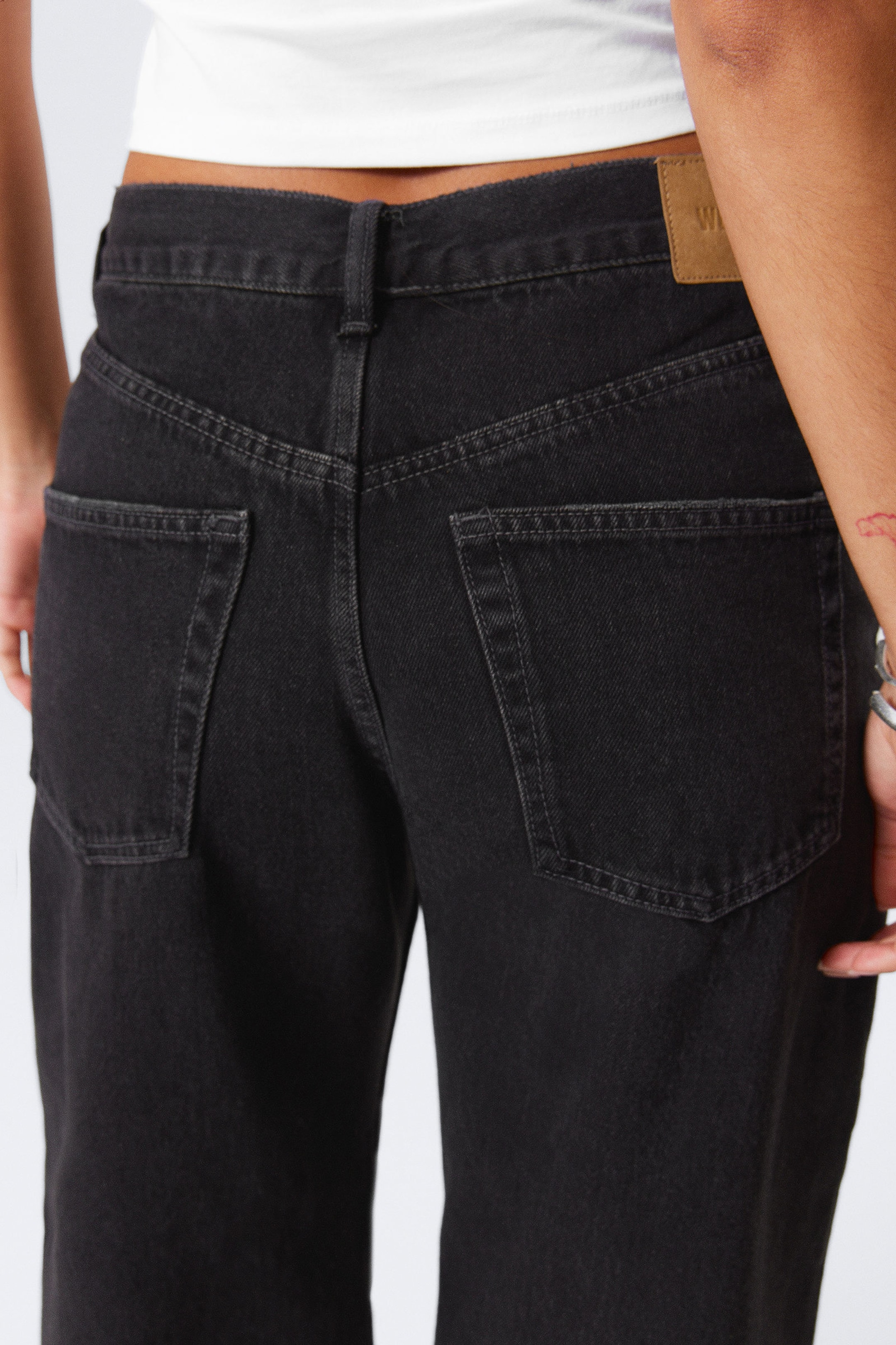 Tuned Black - Oblique Low Waist Loose Barrel Leg Jeans - 4