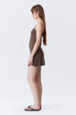 Dunkelbraun - Mini-Slipdress mit Trägern - 2