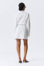 Weiß - Langärmliges asymmetrisches Mini-Hemdkleid - 3