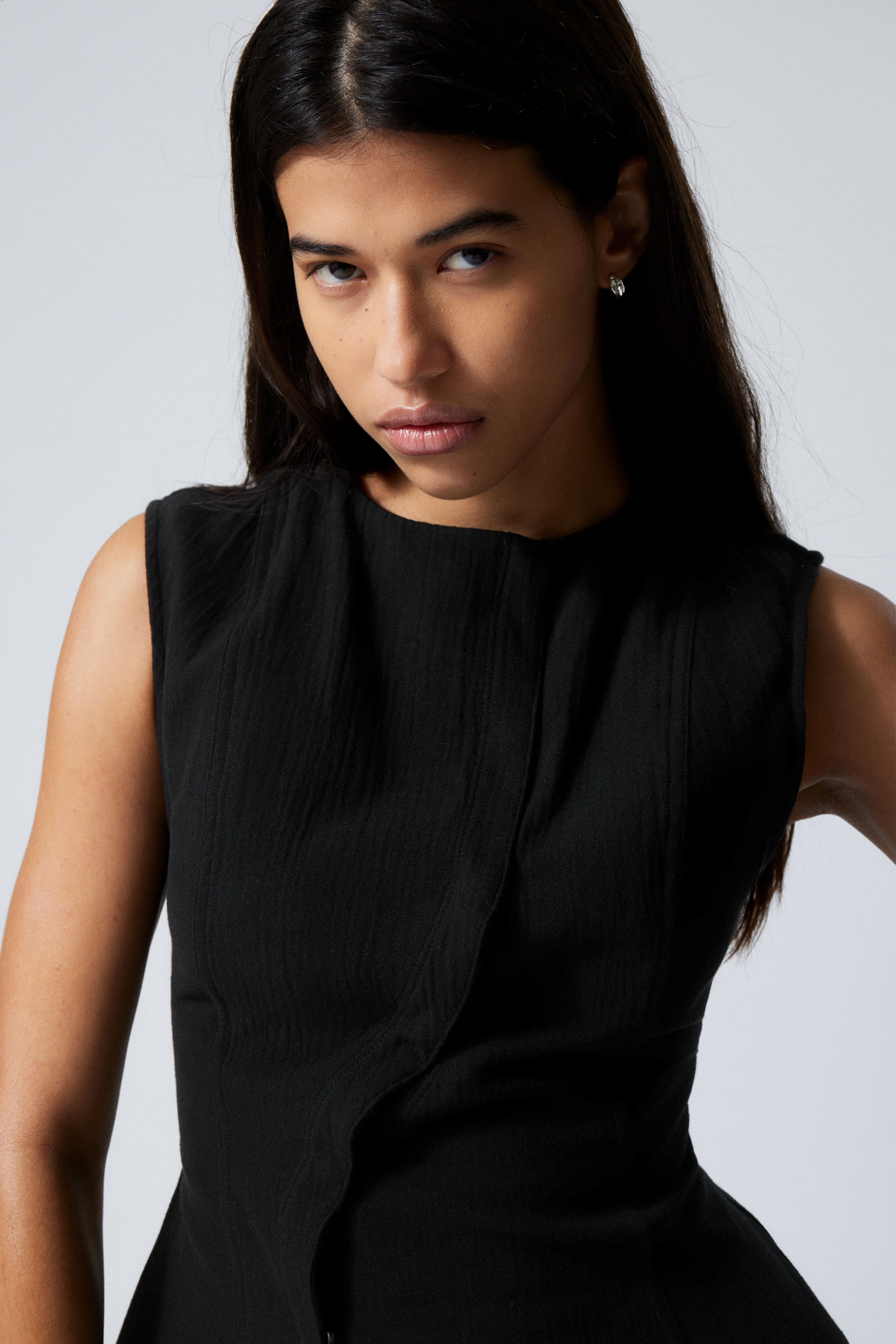 Svart - Ärmlös asymmetrisk peplum topp - 2