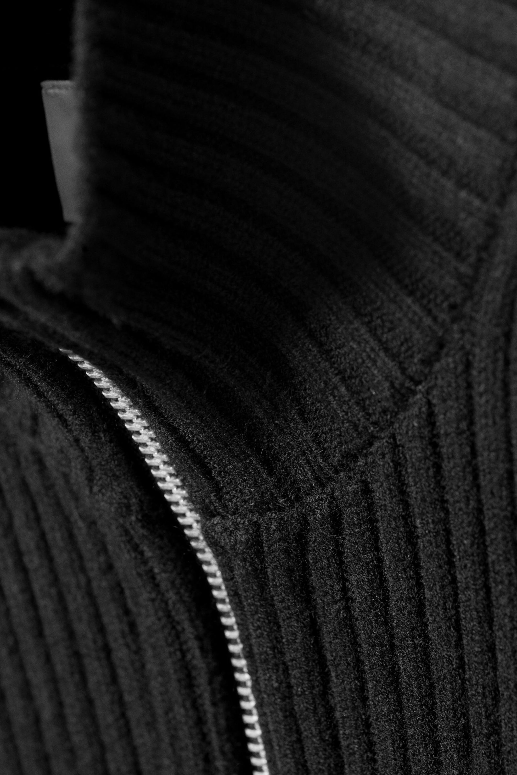 Schwarz - Lange Strickjacke Laila mit Reißverschluss - 3