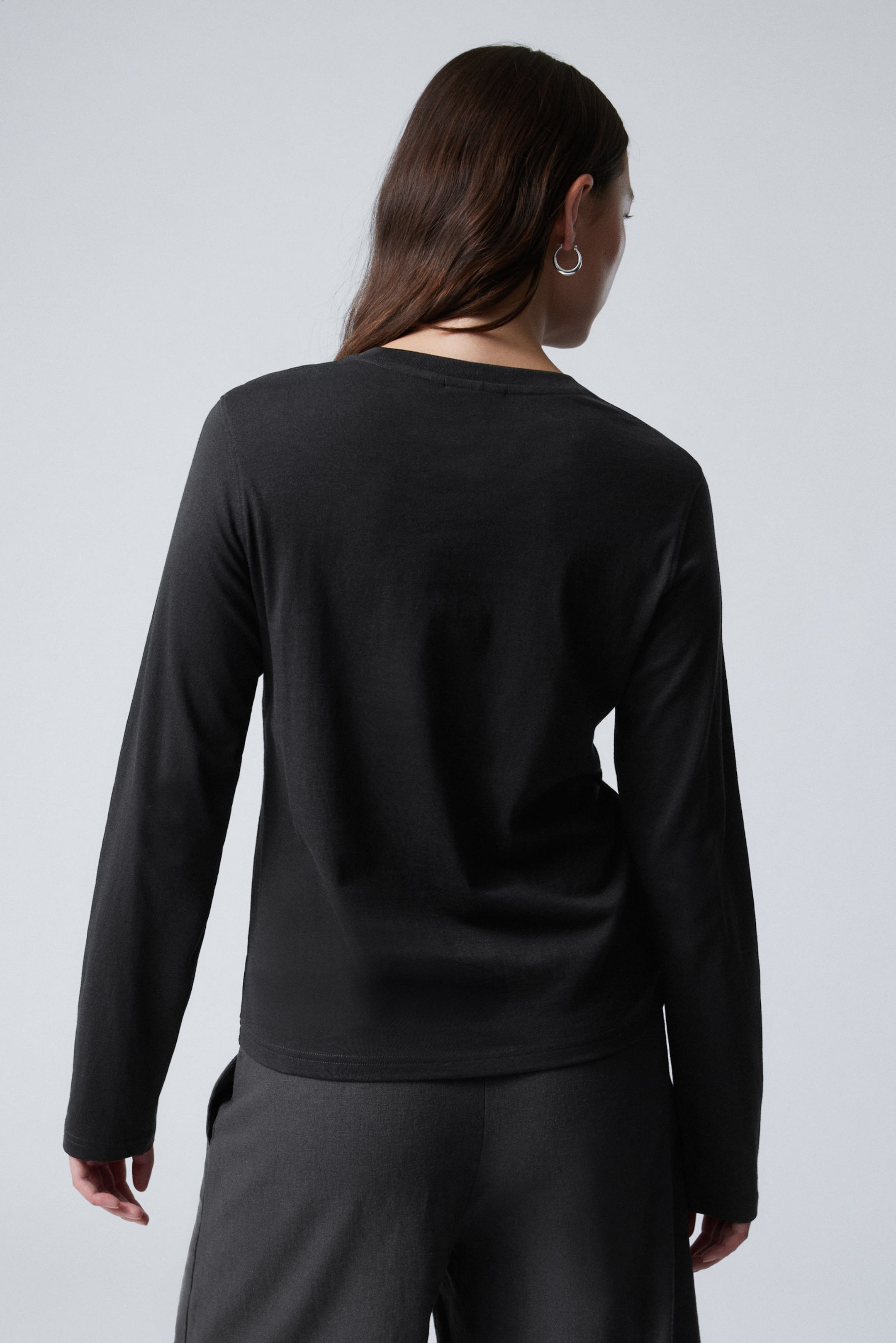 Black - Essence Standard Long Sleeve - 3