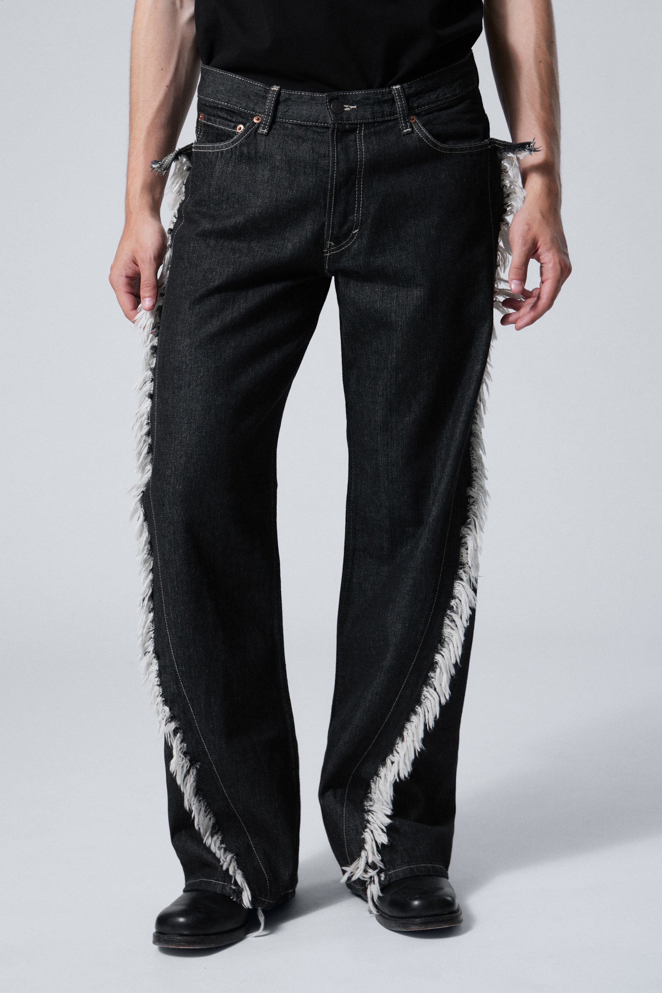 Black Rinse - Twist Relaxed Frayed Jeans - 1