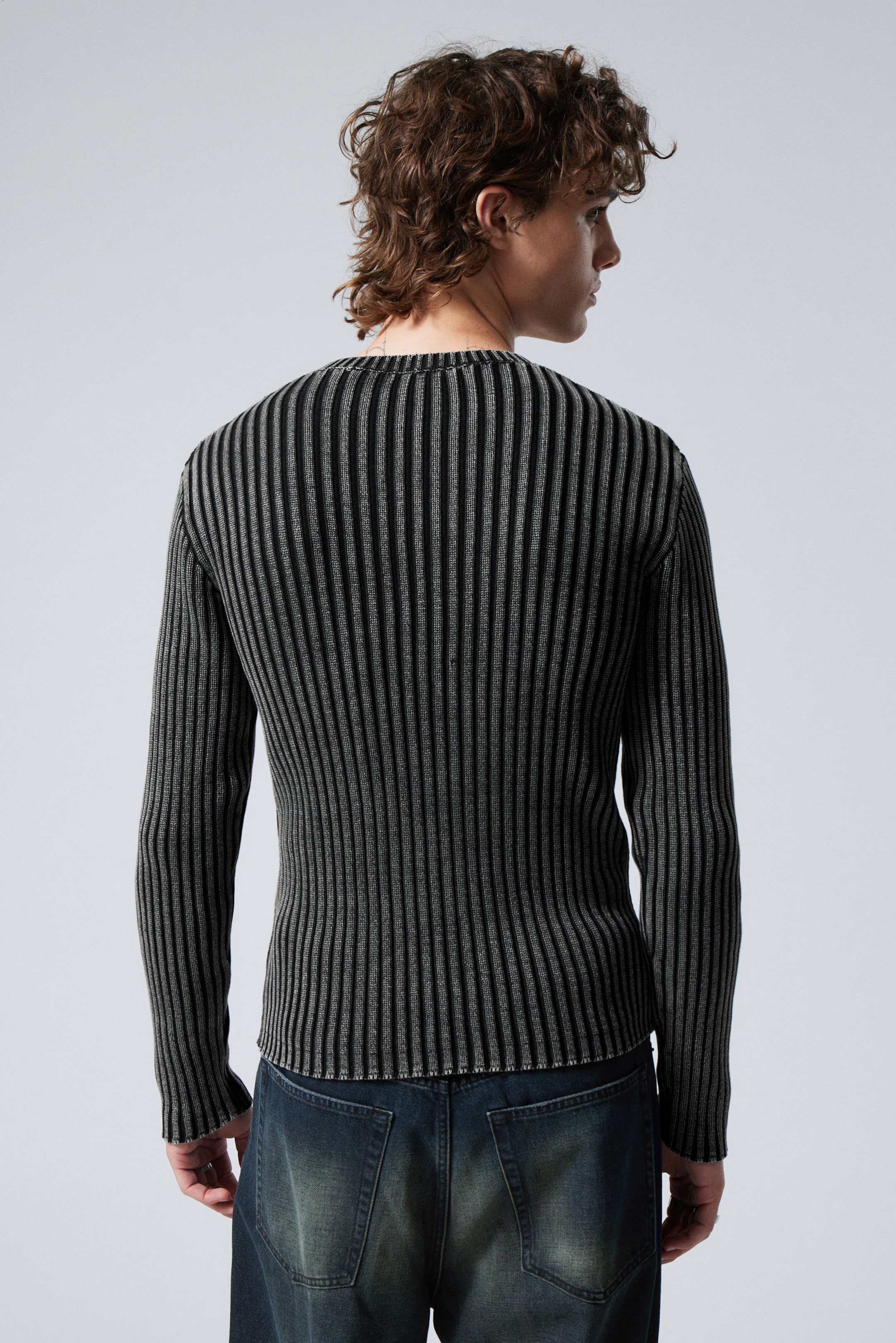 Washed Black - Slim V-neck Knitted Sweater - 3