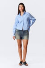Hellblau - Lockeres cropped Langarmshirt aus Baumwolle - 1
