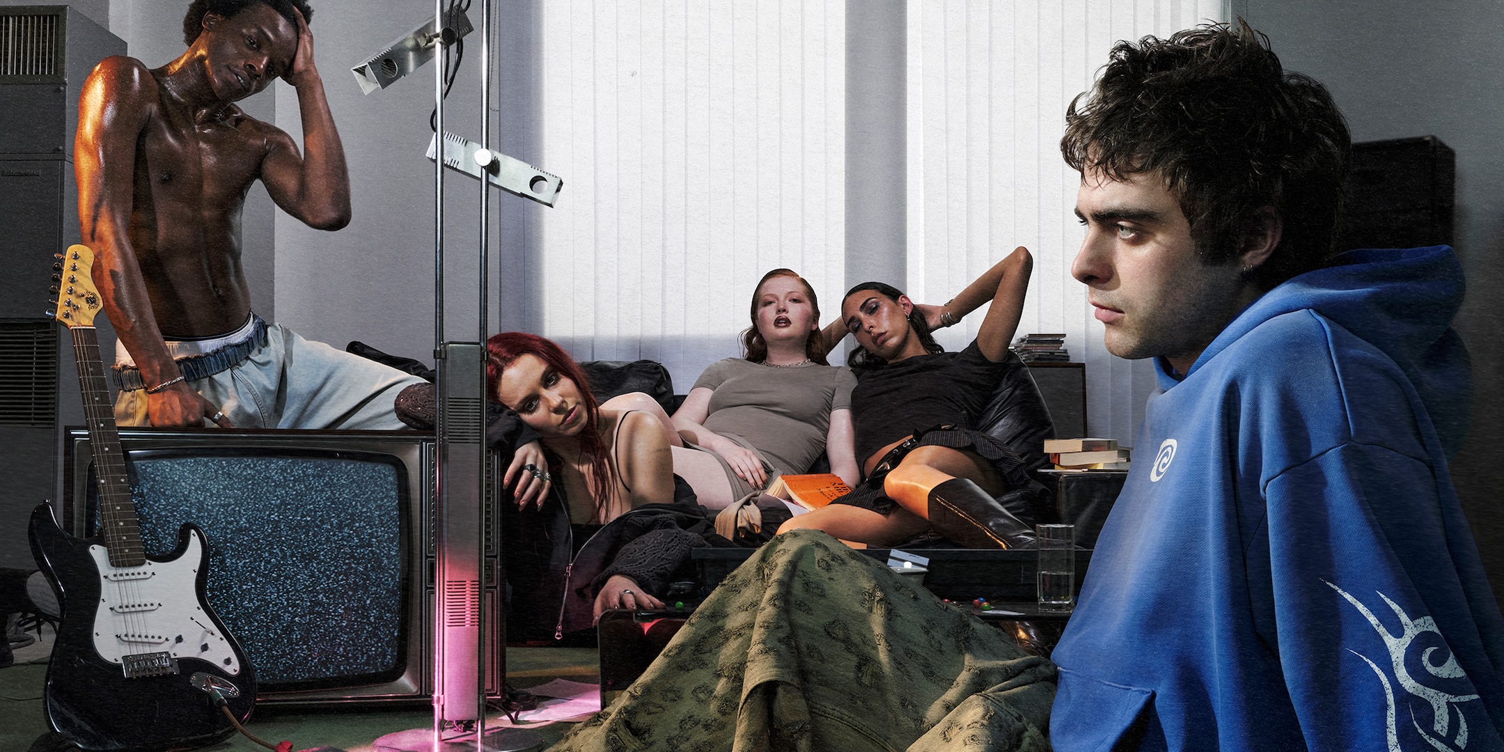 Lennon Gallagher in blue printed hoodie and beige distressed Astro jeans. Jolagreen23 in blue Saturn jorts. Rose Gray in zip hoodie and hotpants, Tess McMillan in green draped mini dress and Raya Martigny in black mini tee and black pleated mini skirt.